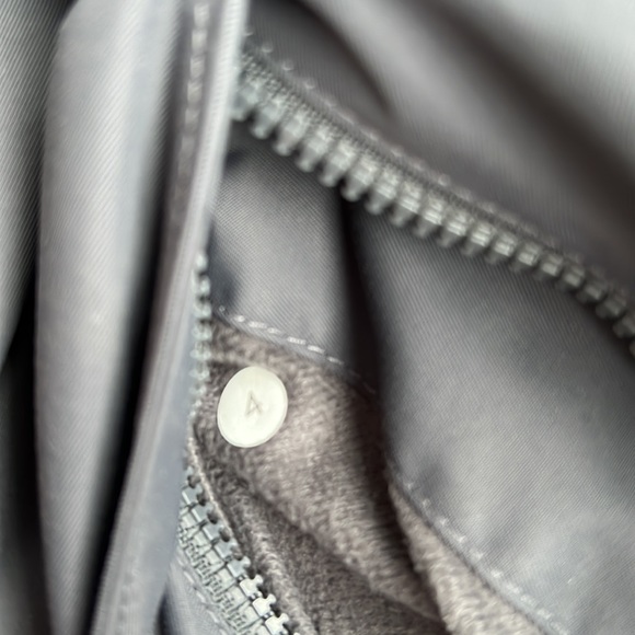 Lululemon Pinnacle Jacket - Size 4 - Picture 2 of 9